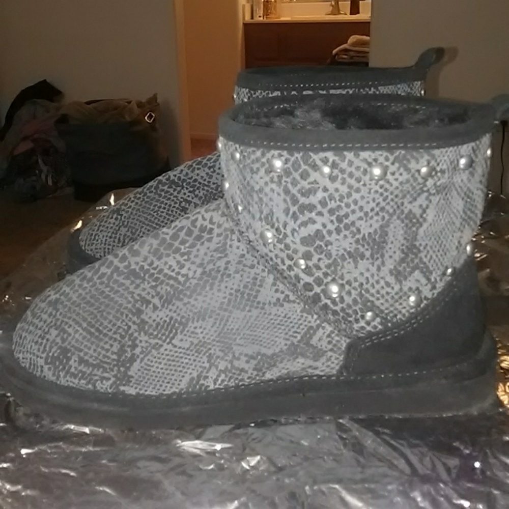 PINK BOOTS